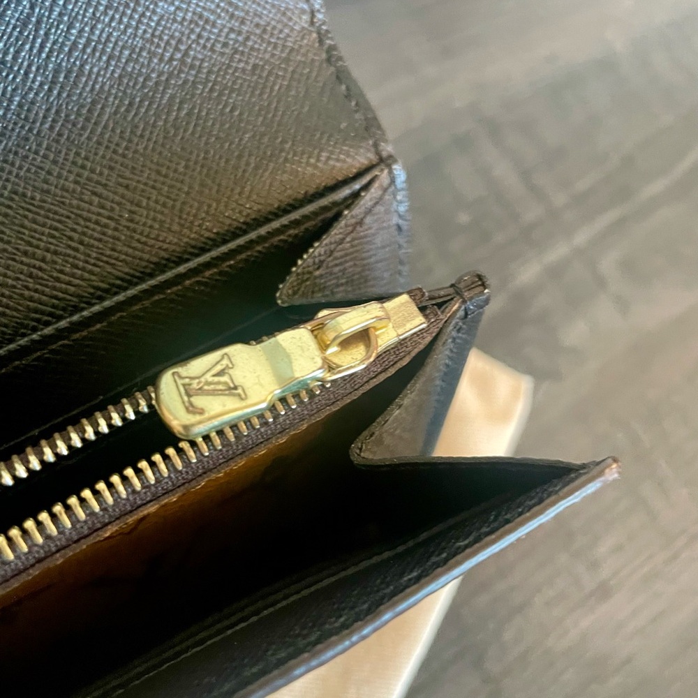 Louis Vuitton Reverse Monogram Sarah Wallet - Picture 12 of 14